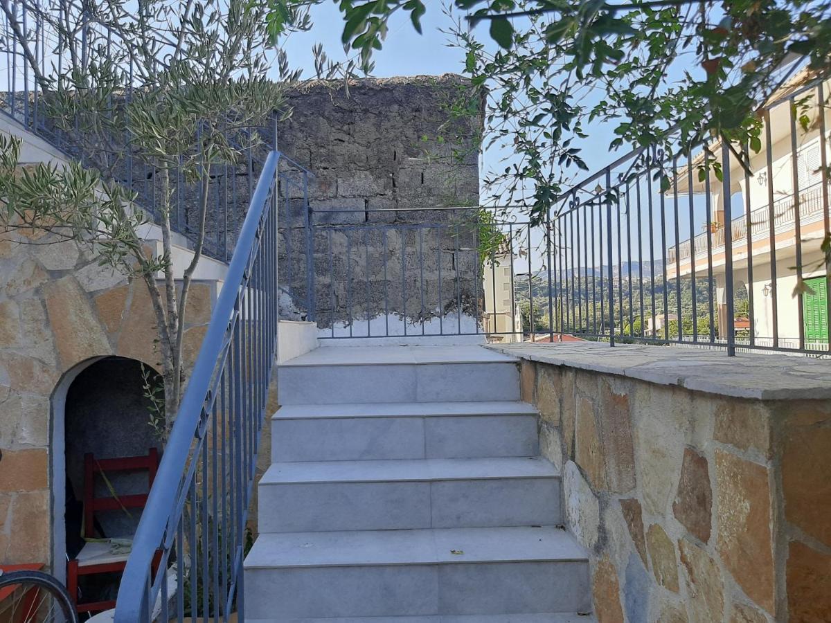 Villa Aspros - Traditionell, Ruhig Und Strandnah Liapades Exterior photo